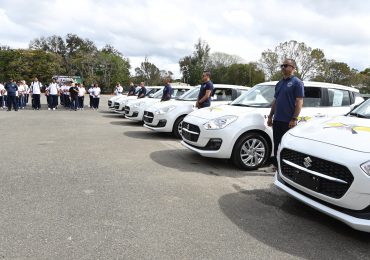 MIDE entrega nueva flotilla de automóviles a Escuelas Vocacionales de las FF.AA. y P.N