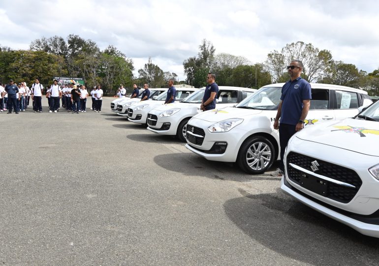 MIDE entrega nueva flotilla de automóviles a Escuelas Vocacionales de las FF.AA. y P.N