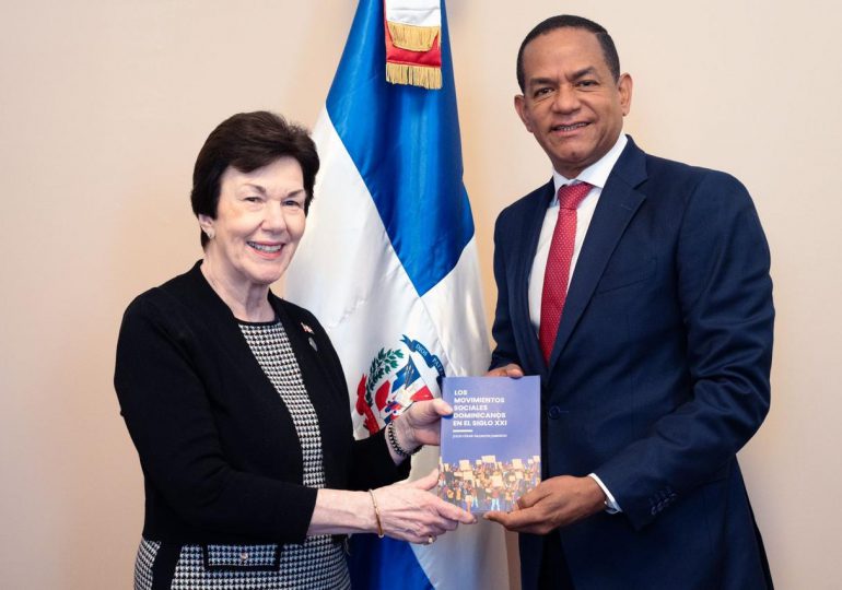 Julio César Valentín se reúne con Embajadora Dominicana y Congresista Adriano Espaillat en Washington