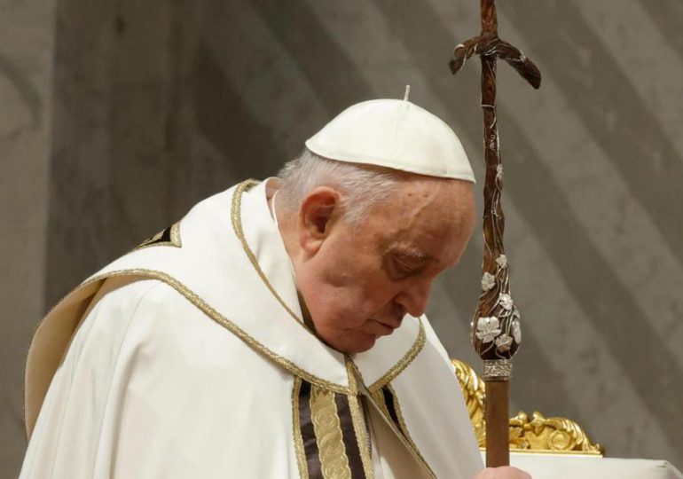 El papa presidirá la vigilia pascual en medio de preocupaciones por su salud