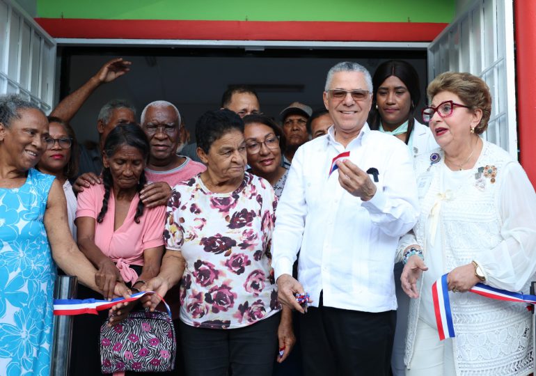 Manuel Jiménez inaugura el Centro Recreativo para Adultos Mayores en Santo Domingo Este