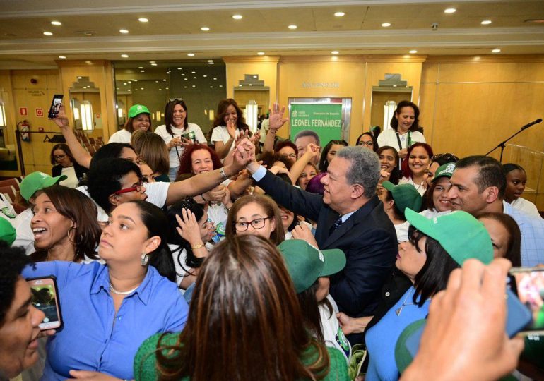 Leonel Fernández felicita la mujer en su día; "Las mujeres son el corazón de este país"