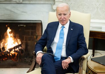 Biden dice que EEUU iniciará lanzamientos aéreos de ayuda humanitaria sobre Gaza