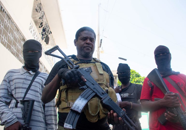 Líder de pandilla haitiana amenaza con guerra civil si primer ministro no renuncia