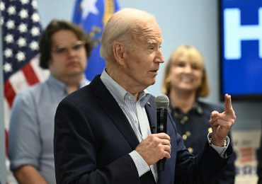 Biden intenta reconquistar a los votantes latinos en Nevada y Arizona