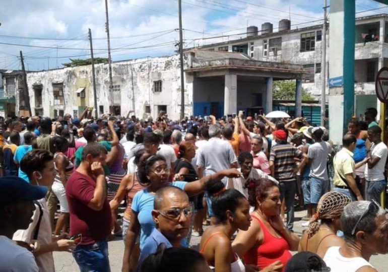 Cientos protestan en Santiago de Cuba por apagones y escasez de alimentos