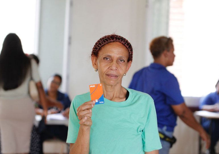 ﻿“Más del 85% de beneficiarios del subsidio Aliméntate tiene la nueva tarjeta de chip”, declaró Gloria Reyes