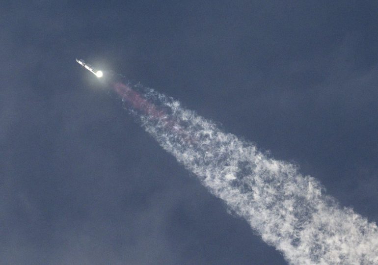 Pierden contacto con nave de SpaceX en tercer vuelo de prueba de megacohete