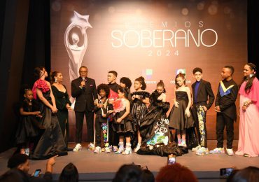Elenco de "Topitok" celebra Premio Soberano como mejor programa infantil