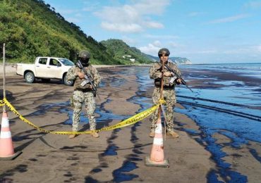 Asesinan por “confusión” a cinco turistas en una playa de Ecuador