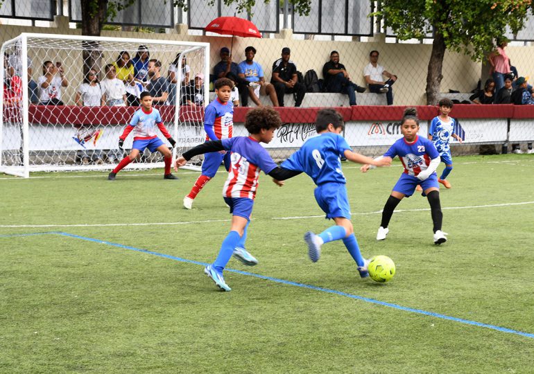 Colegio Loyola Santo Domingo inaugura XLIII Copa de Fútbol Loyola 2024