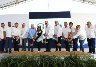 Abinader inaugura en Santiago la rehabilitación de carretera Navarrete-Montecristi e inicia trabajos sistema de abastecimiento de agua potable