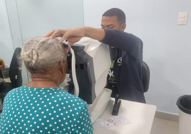 Realizan jornada gratuita de detección del glaucoma en Cristo Rey; alrededor del 4% de los pacientes dominicanos padece de glaucoma