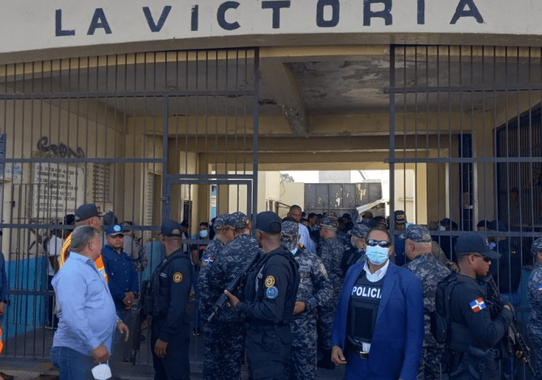 Director de la DGSPC sostiene encuentro con familiares de privados de libertad afectados por el incendio en penal La Victoria