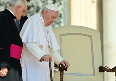 El papa anula a último minuto su participación en el Vía Crucis del Viernes Santo