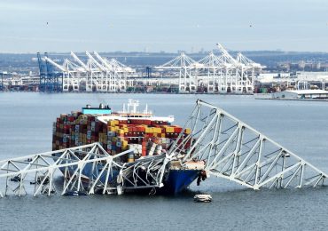Despejar escombros para reabrir el puerto de Baltimore, una tarea "compleja"