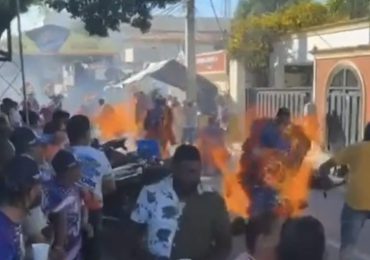 SNS lamenta fallecimiento adolescente ingresado en Hospital Robert Reid por quemaduras durante incendio en Carnaval Salcedo