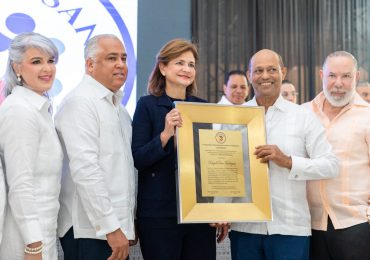 Mayoristas en Provisiones de Santiago reconocen a la vicepresidenta Raquel Peña