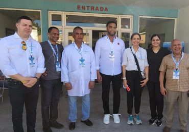 Médicos dominicanos de Estados Unidos brindan servicio gratuito en Hospital Padre Fantino en Montecristi