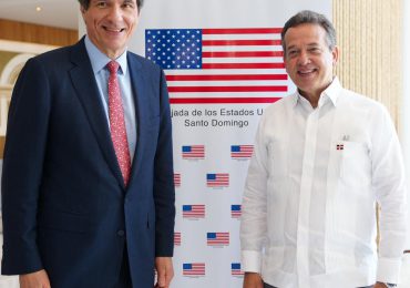 Ito Bisonó destaca en encuentro con subsecretario de Estado avances de la industria médico-farmacéutica en RD