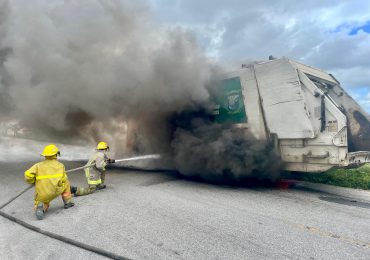 Se incendia camión de recolección de basura en Verón, Punta Cana