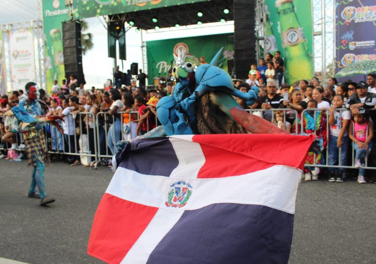 Más de 45 comparsas llenan de alegría y colorido el carnaval Santo Domingo Este