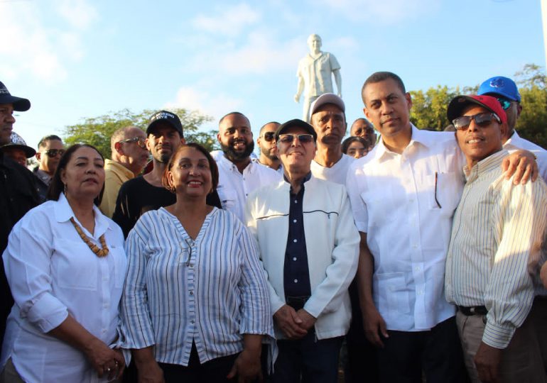 Ayuntamiento de Santo Domingo Este inaugura estatua monumental de Maximiliano Gómez (El Moreno)