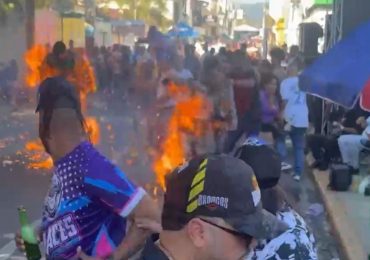 Arrestan hombre que habría encendido fuegos artificiales que provocó tragedia en carnaval de Salcedo