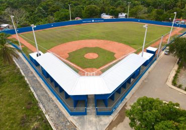 Desarrollo Provincial entrega Estadio de baseball y destacamento policial en Santo Domingo Norte