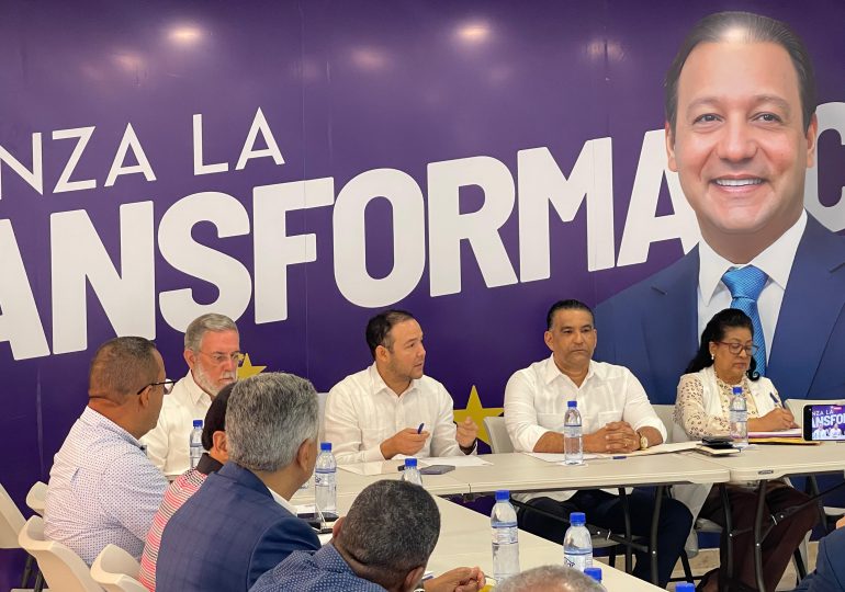 Luis Alberto inicia trabajos electorales con dirigentes PLD en Santo Domingo