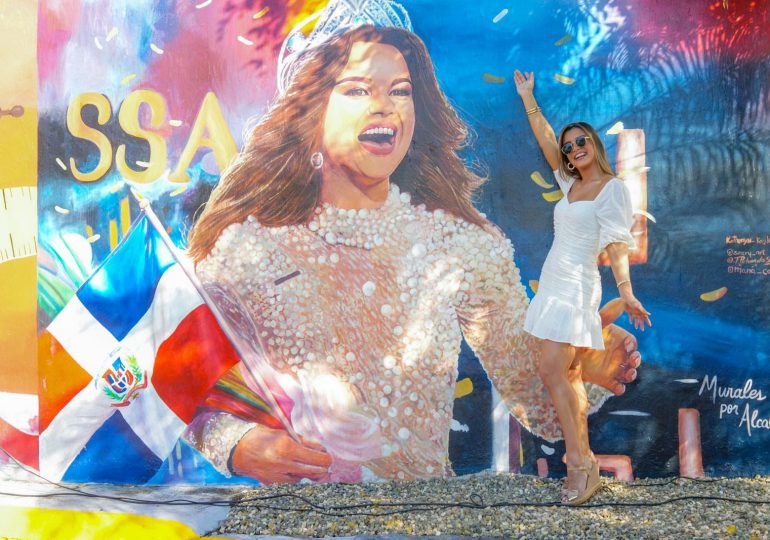 Realizan mural en honor a Clarisa Molina en Santiago