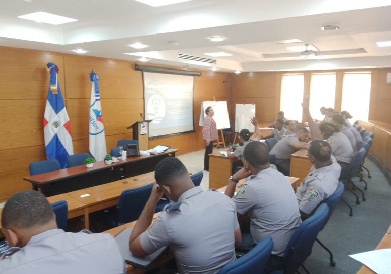 3,000 policías han sido capacitados en programas educativos complementarios