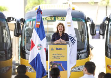 Raquel Peña deja en funcionamiento el Sistema Nacional de Transporte Estudiantil en La Altagracia