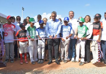 INEFI inaugura estadio de sóftbol Augusto Daneri García en Azua