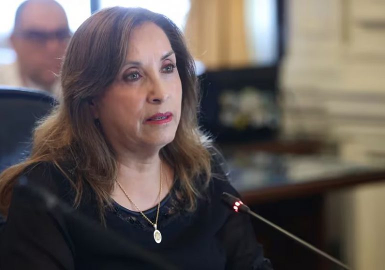 Perú Libre recolecta firmas para moción de vacancia contra Dina Boluarte por caso Rolex