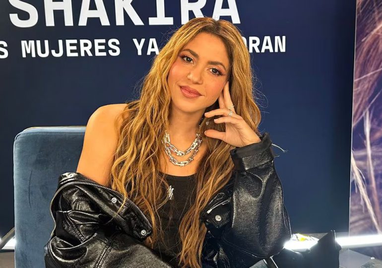 Shakira enciende el Times Square con un concierto gratis para presentar su nuevo disco