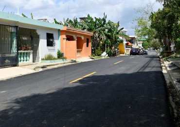 El MOPC asfalta las calles de cinco sectores de San Isidro