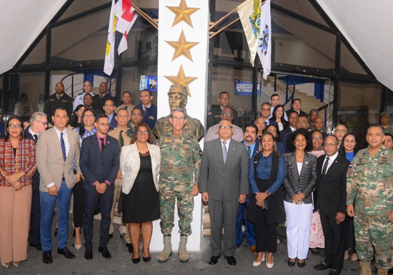 Ministro de Defensa recibe visita de la 21va. promoción de la Maestría en Seguridad y Defensa