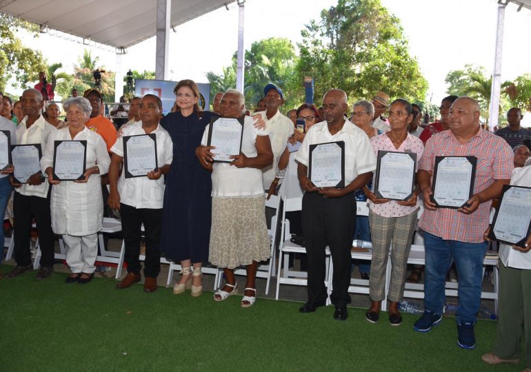 Gobierno entrega 1,173 títulos de propiedad en Hato Nuevo, Los Alcarrizos