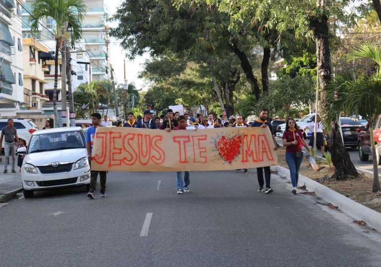 Jóvenes adventistas impactan miles dé personas en la ciudad de Santo Domingo 