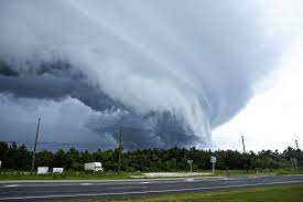 Tornados sacuden estados del centro de EEUU