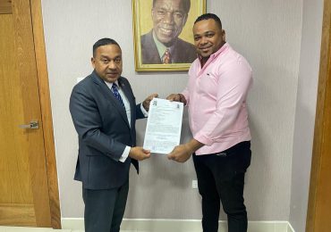 Aldo Adon inscribe candidatura a diputado por la Circunscripción 5 de Santo Domingo