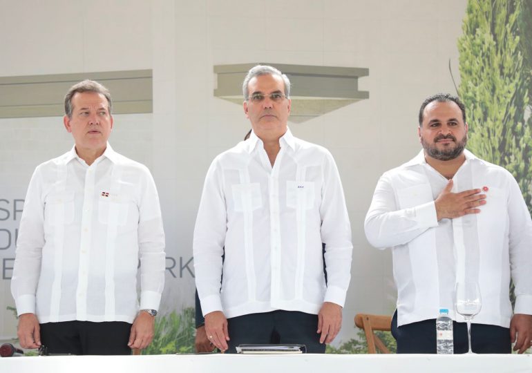 Abinader encabeza inauguración de Hispaniola Industrial Free Zone Park y deja iniciado los trabajos de construcción de un Centro Logístico