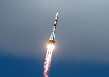 Astronautas del cohete Falcon llegan a la Estación Espacial Internacional
