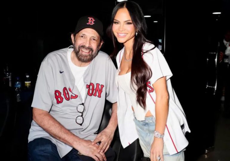 Natti Natasha se emociona al conocer a Juan Luis Guerra durante los juegos de MLB en RD