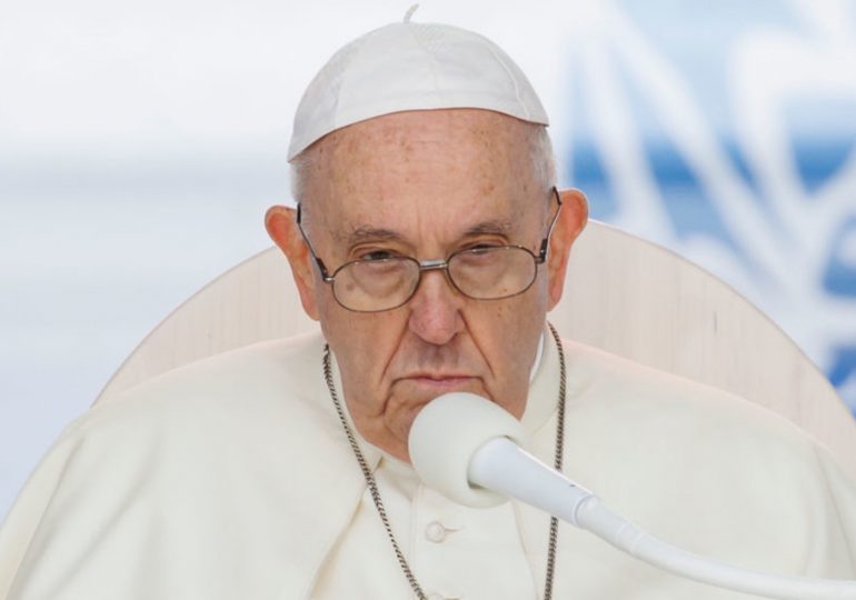 El papa arremete contra la "ideología" de género, "el peligro más feo"