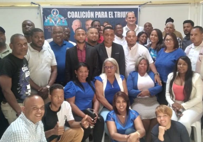 Coalición para el triunfo realiza encuentro con Adolfo Pérez de león en Santo Domingo Norte