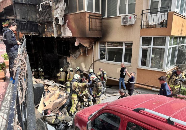 Sube a 25 muertos y 3 heridos el saldo de un incendio en Estambul, según autoridades