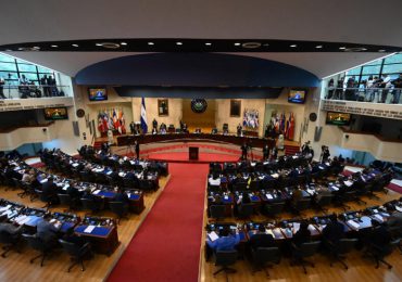 Congreso de El Salvador aprueba reforma para facilitar cambios de la Constitución