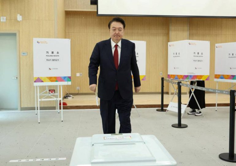 Corea del Sur celebra elecciones legislativas claves para el presidente Yoon